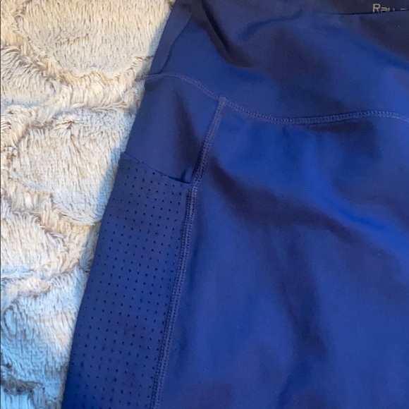 Yoga capris - Picture 2 of 3